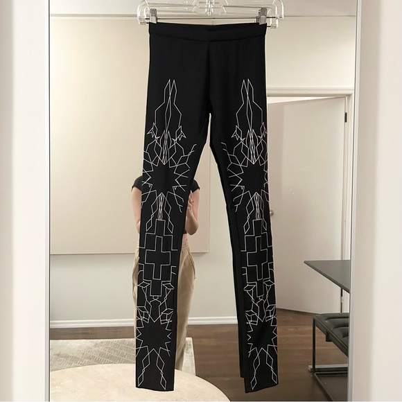 MARCELO BURLON COUNTY OF MILAN Black and White Graphic Leggings XS - Picture 4 of 6